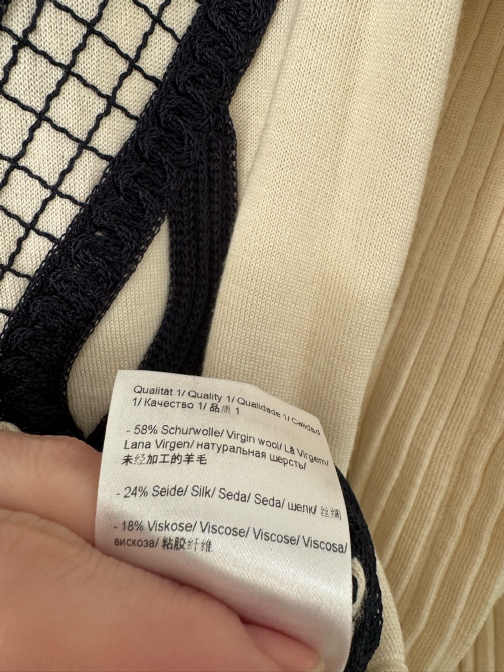 Escada Shareen Sweater in Off-White . Medium - Picture 6 of 7